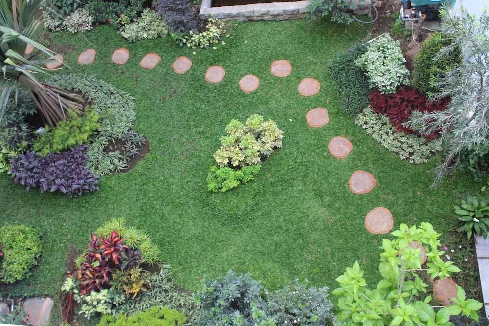 tlogomas guest house