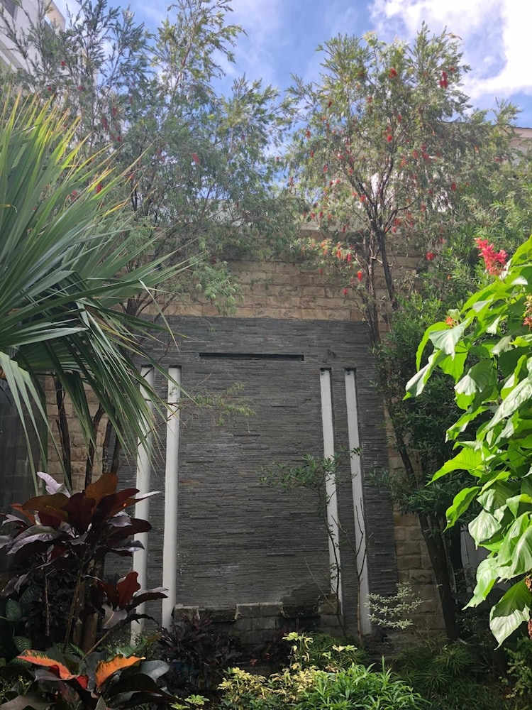 tlogomas guest house