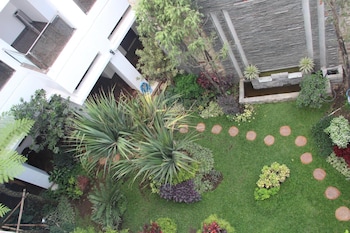 tlogomas guest house