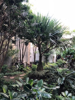 tlogomas guest house