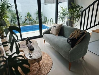 wolu 1br canggu pool villa parking wifi