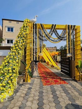mahamaya convention and hotel