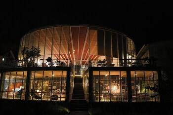 the loop boutique hotel and cafe
