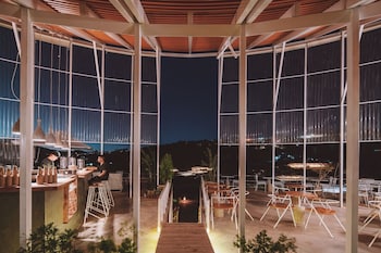 the loop boutique hotel and cafe