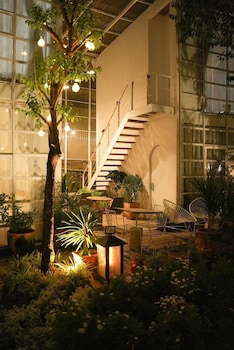 the loop boutique hotel and cafe