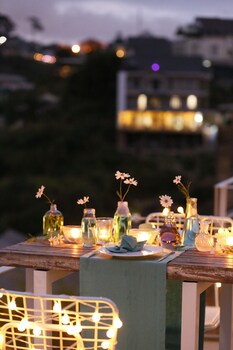 the loop boutique hotel and cafe