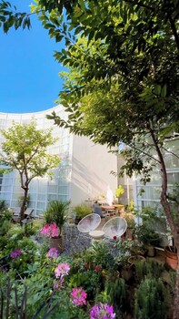the loop boutique hotel and cafe