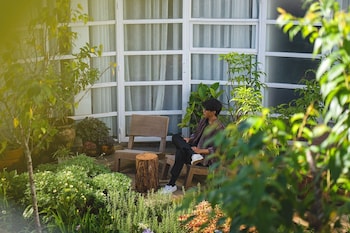 the loop boutique hotel and cafe
