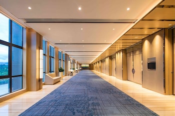 Chongqing High-Tech Holiday Hotel,,5 star