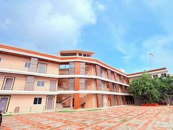 puri hotel shri sudama on seven hills rd