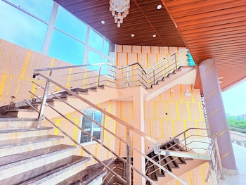 puri hotel shri sudama on seven hills rd