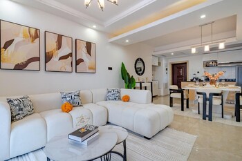 urban oasis view palace apartment 3 bed