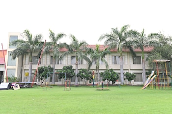 hotel meera palace