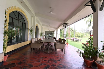 hotel meera palace