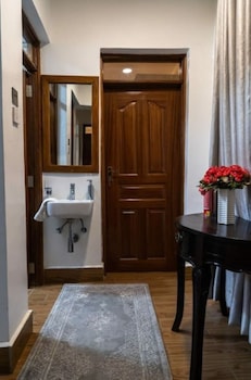Karen Brooks View Palace- 2 Bedroom,,4 star