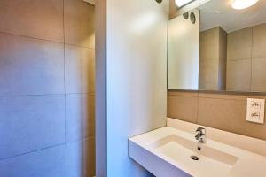 jacques brel youth hostel