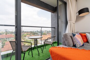 riara one view palace apartment
