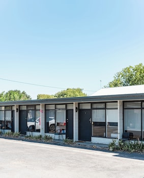 prince of wales hotel motel