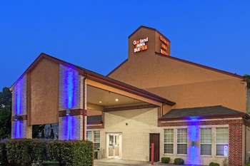 garland inn and suites near dallas tx