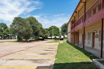 Garland Inn & Suites Near Dallas Tx,,3 star