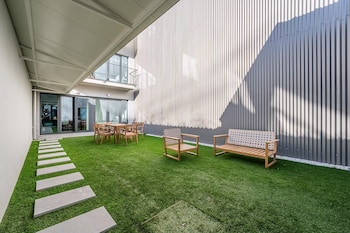 guestready silk factory studios and apartments