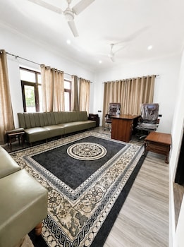 hotel lake ville srinagar