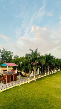 kanha green