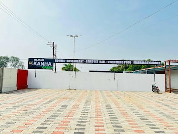 kanha green