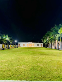 kanha green