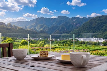 hidden hills villa zhangjiajie avatar mountain