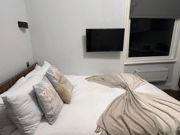 cozy studio in north london
