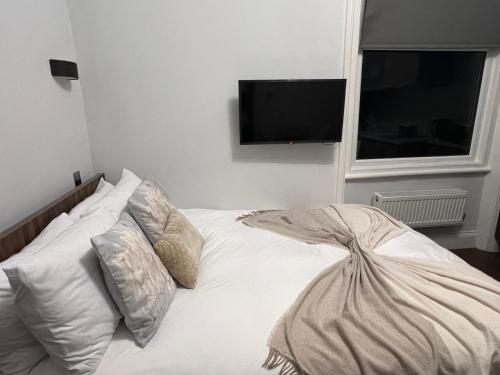 cozy studio in north london