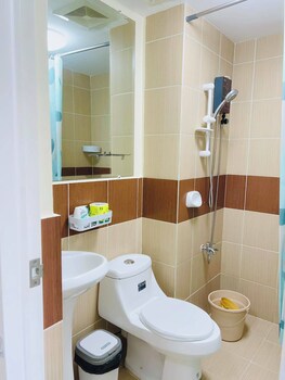 Studio - Sleeps 5 - Parking - Wifi,,3 star