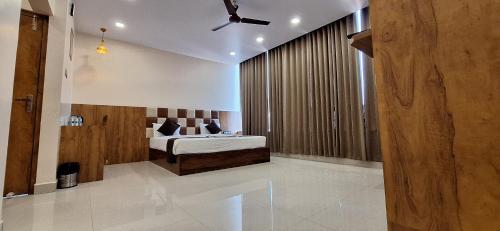 new hotel sun international