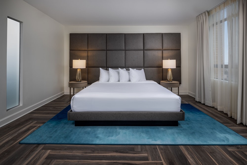 hotel deco omaha tapestry collection by hilton