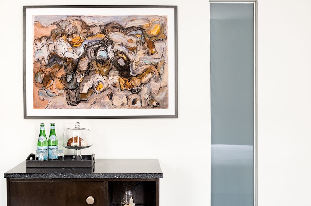 hotel deco omaha tapestry collection by hilton