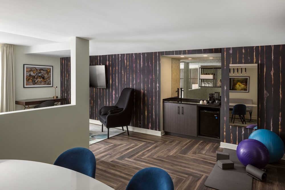 hotel deco omaha tapestry collection by hilton
