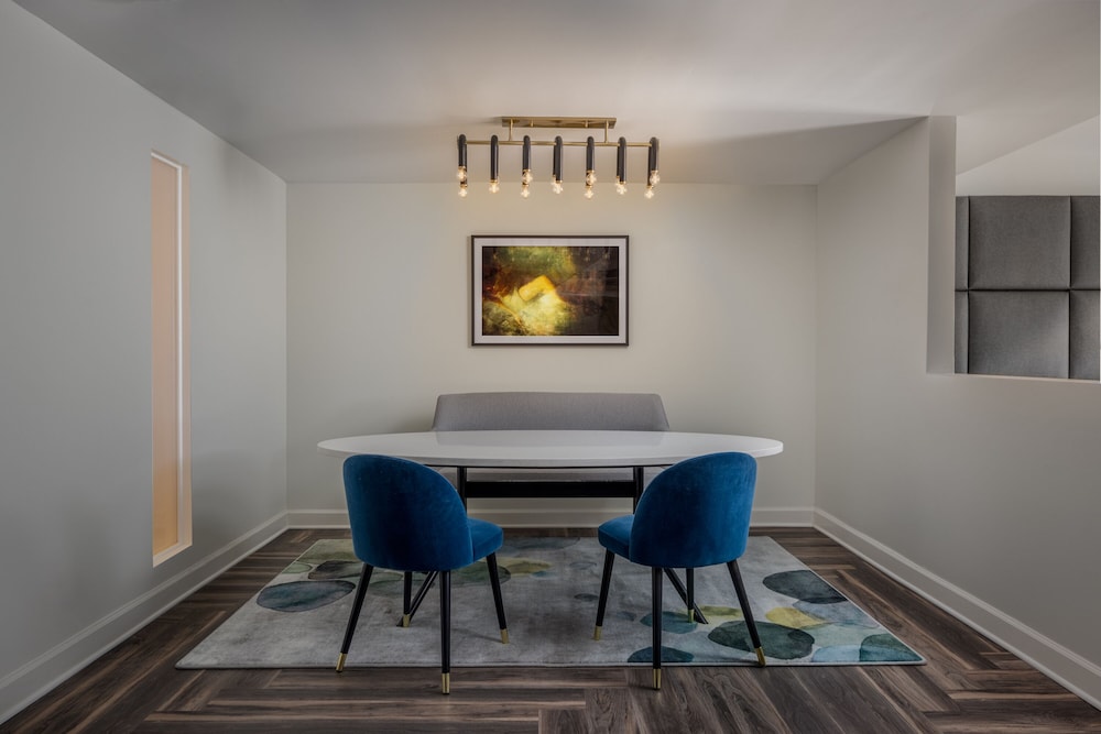 hotel deco omaha tapestry collection by hilton