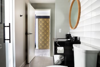 Hotel Deco Omaha, Tapestry Collection By Hilton,,5 star