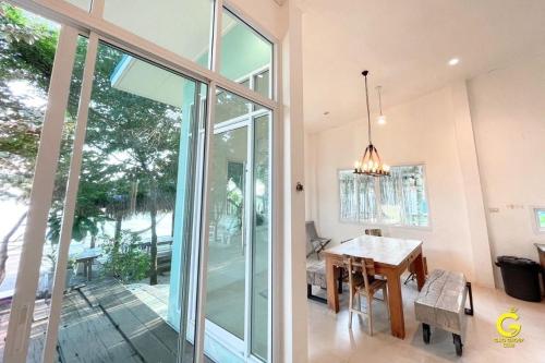 gao sailor mezz beachfront