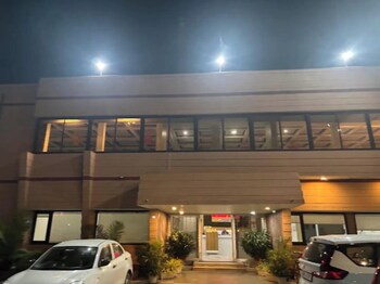 hotel vasant gajraula