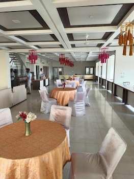 hotel vasant gajraula