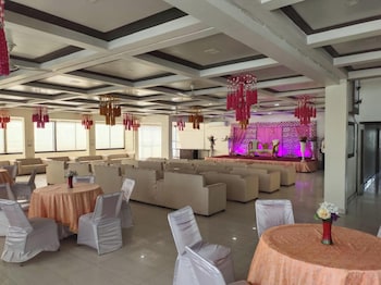Hotel Vasant Gajraula,,2 star