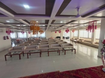 hotel vasant gajraula