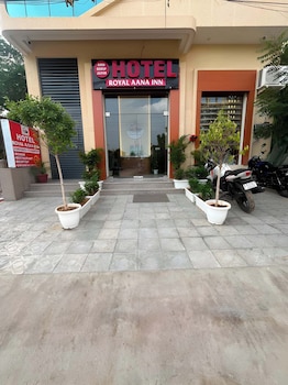 hotel royal aana inn