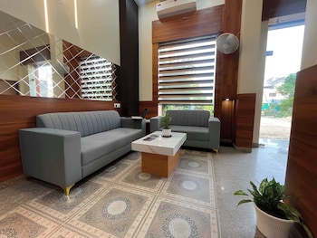 hotel royal aana inn