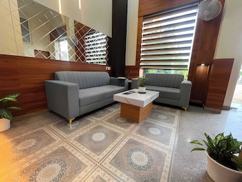 hotel royal aana inn