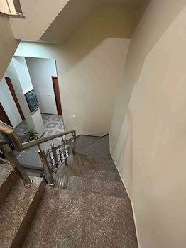hotel royal aana inn