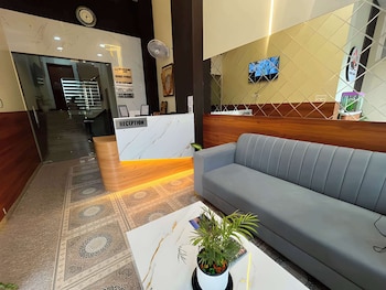hotel royal aana inn