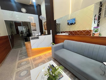 hotel royal aana inn